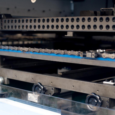 La macchina tagliante e di piegatura a base piatta per cartone ondulato pp riveste