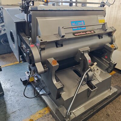 Metodo di approvvigionamento di olio elettrico adatto per il taglio e i processi produttivi di precisione