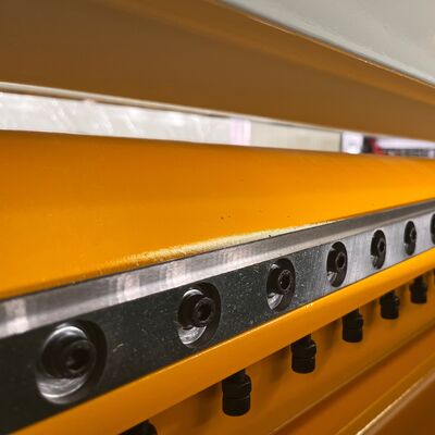 Taglierina NC da 1800 mm per linea di ondulazione