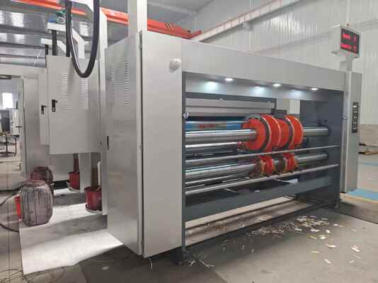 Macchina flessografica automatica per la stampa e la fustellatura con alimentazione dal bordo anteriore, velocità di 100-130 m/min e interfaccia uomo-macchina (HMI) touchscreen a colori da 7 pollici