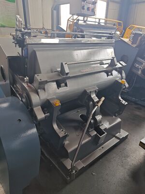 ML1100 Macchina di taglio a stampo manuale a cartone ondulato a 20 pezzi/min Velocità 1100 * 800 mm Dimensione e quattro sistemi di sicurezza