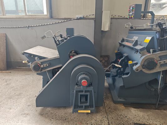 ML750 Macchina semiautomatica di taglio a stampo a cartone ondulato con frizione del freno della piastra di aspirazione elettrica e quattro parti di sicurezza per il funzionamento sicuro
