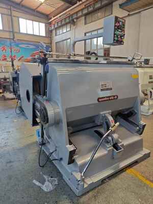 ML1500 Macchina semiautomatica per il taglio a stampo con dimensioni massime di 1500 mm, quattro sistemi di sicurezza e alimentazione manuale della carta