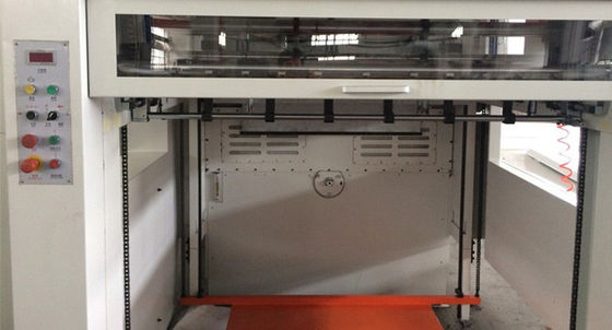 Macchina automatica per fustellatura di cartone ondulato a letto piano con capacità di 4500 pezzi/ora per cordonatura e fustellatura